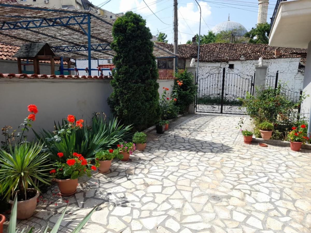 Oda Guest House Korça Exteriör bild